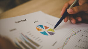 Empreendedor utiliza gráfico para cálcular o capital de giro do seu negócio e organizar suas finanças